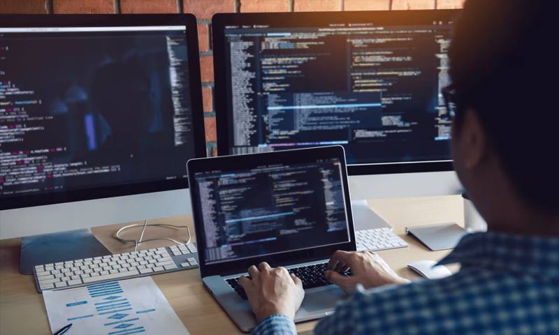 数据科学选型:R与Python如何赋能锦江区网站建设?